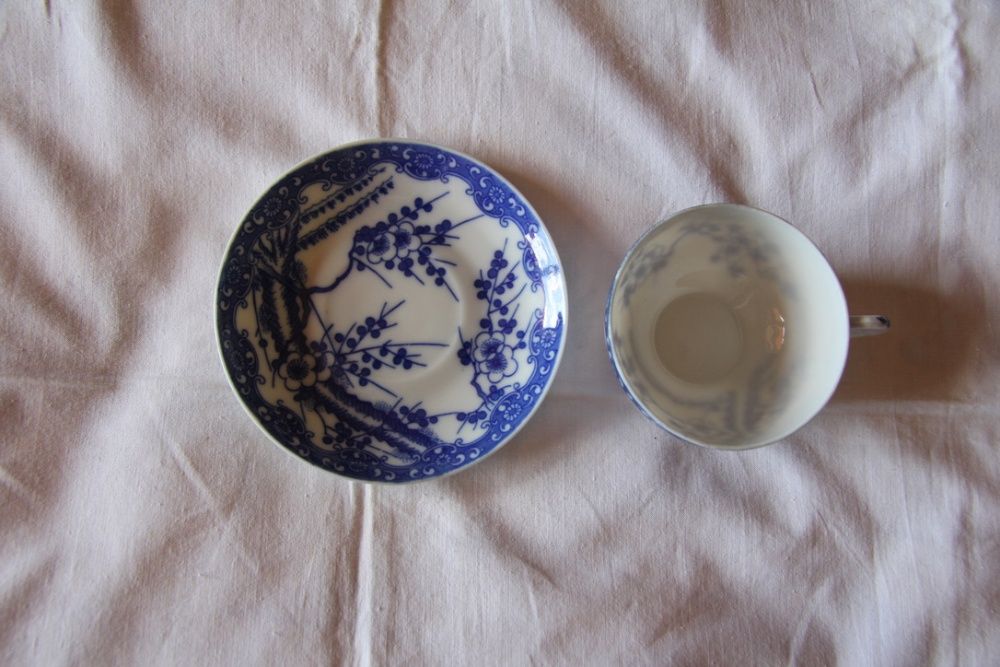 Chávena Azul e Branca em cerâmica