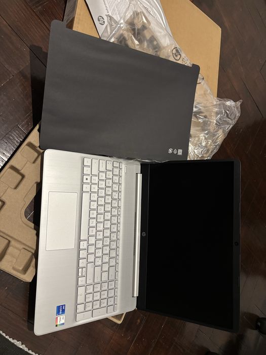 Portatil HP 17 SSD 1T 16GB RAM NOVO