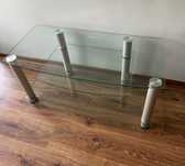 Szklany stolik pod TV