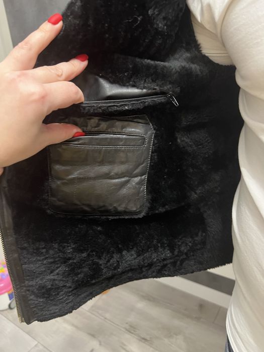 Шкіряна зимова куртка