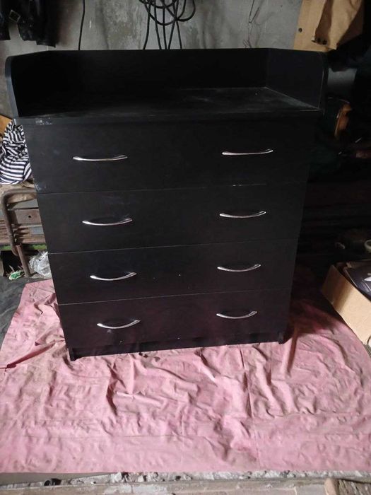 Черный комод с ящиками