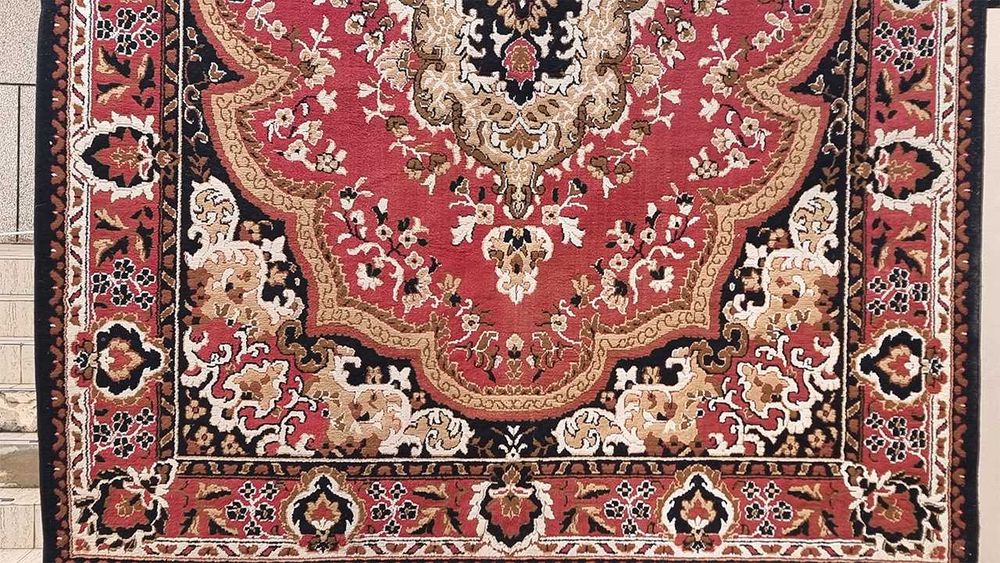 Продам ковер 3,2м на 2,4м