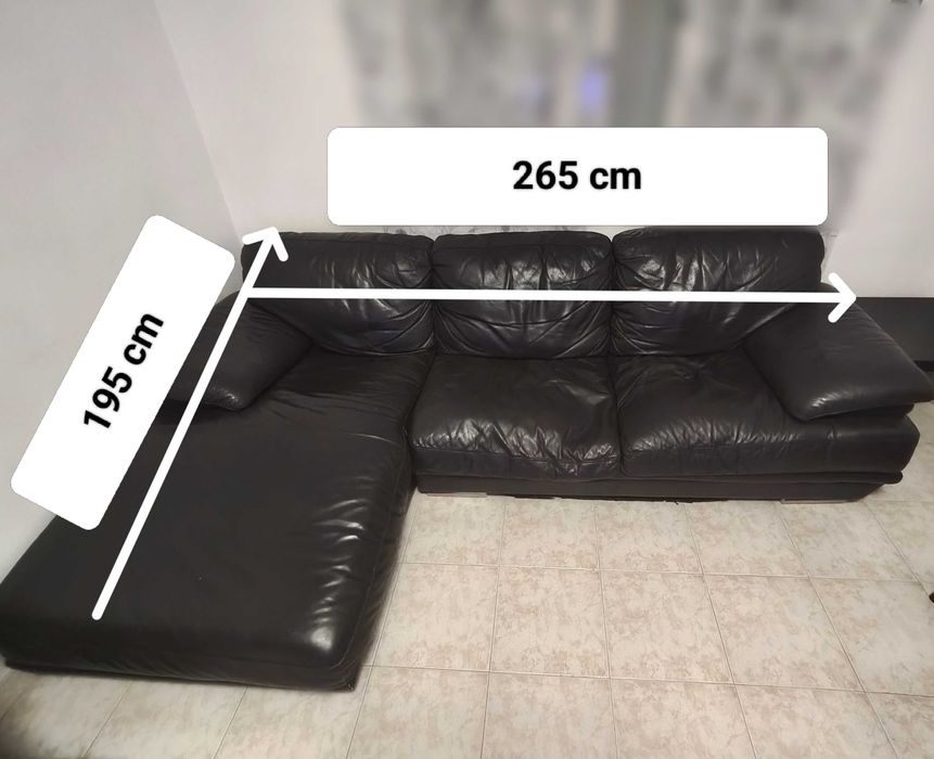 Sofá de pele,preta,usada.263 x 195 x 90