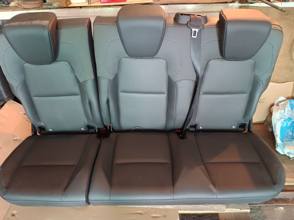 Nowa kanapa tylnych siedzeń Nissan Townstar