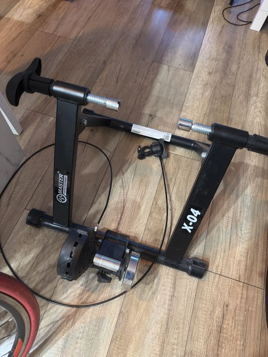 Trenażer rowerowy + komplet kół z oponami i kasetą 8rz, stan bdb!