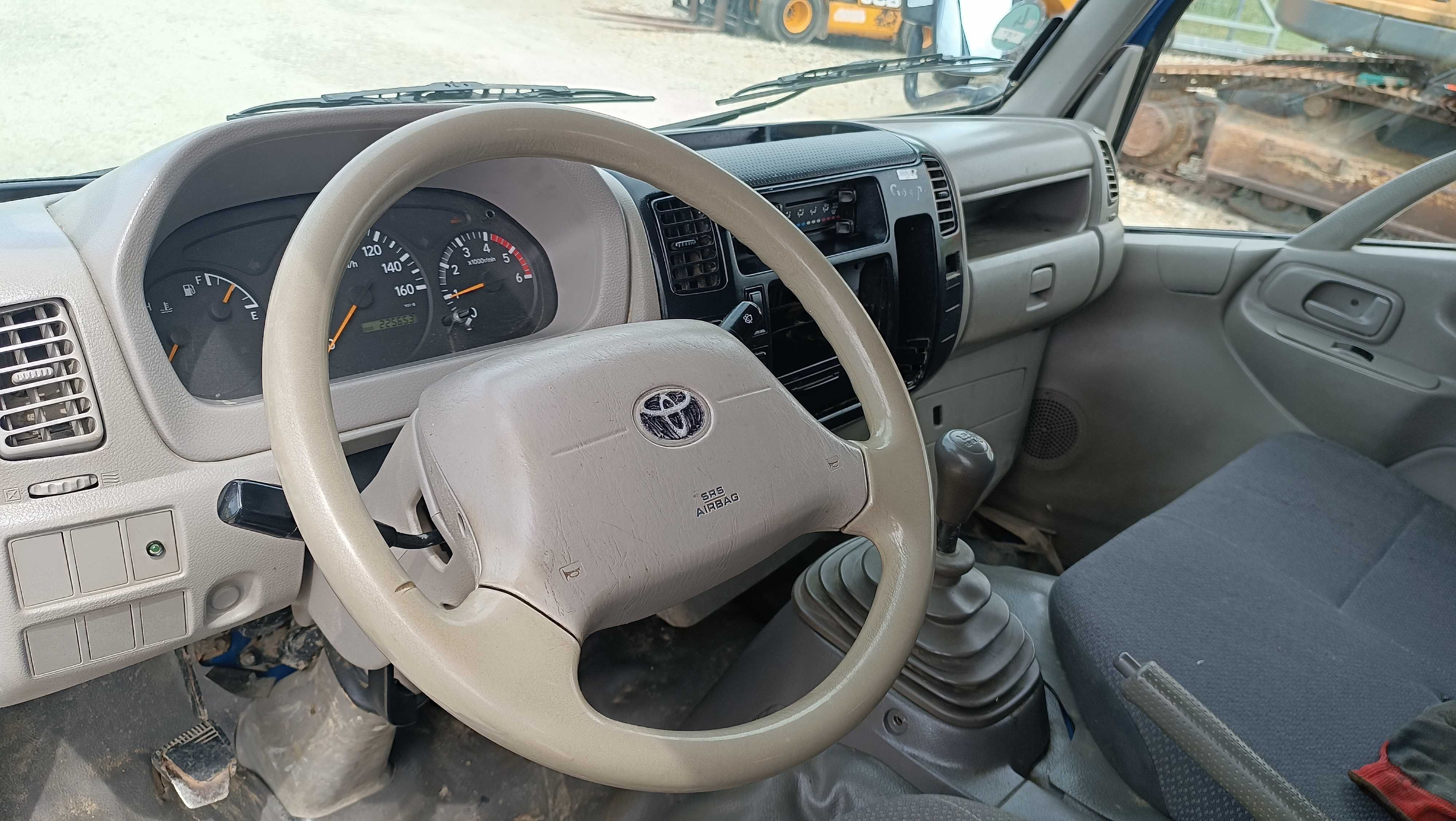 TOYOTA DYNA Brygadówka 6os/Toyota Land Cruiser 3.0 D4D / 1KD-FTV Hilux