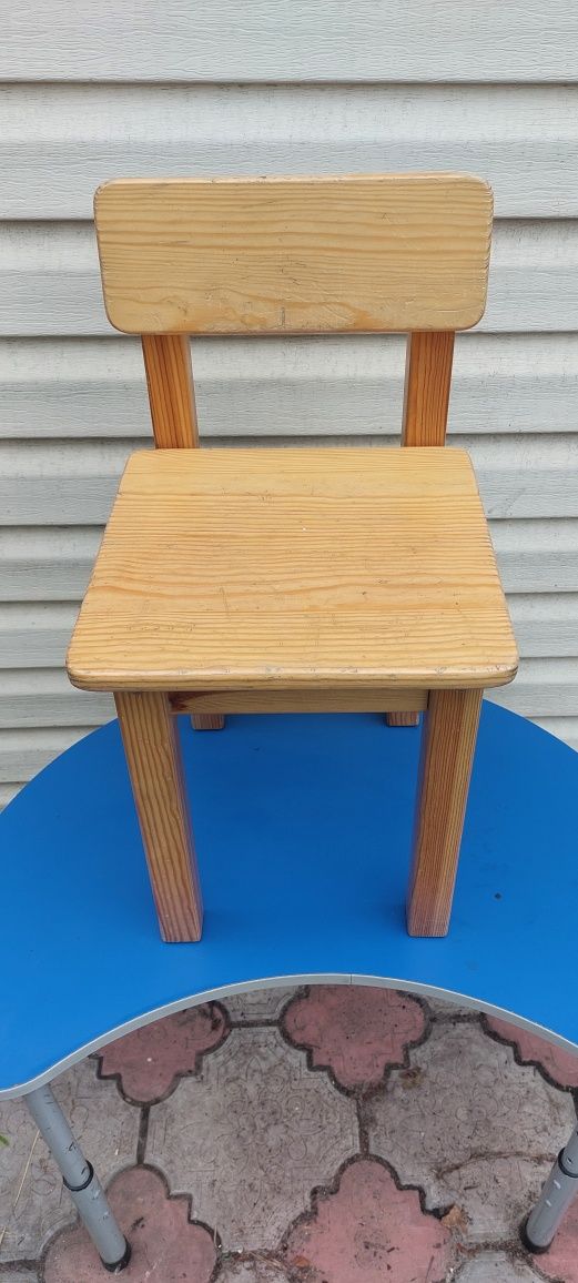 Продам детский столик+стульчик (дерево).