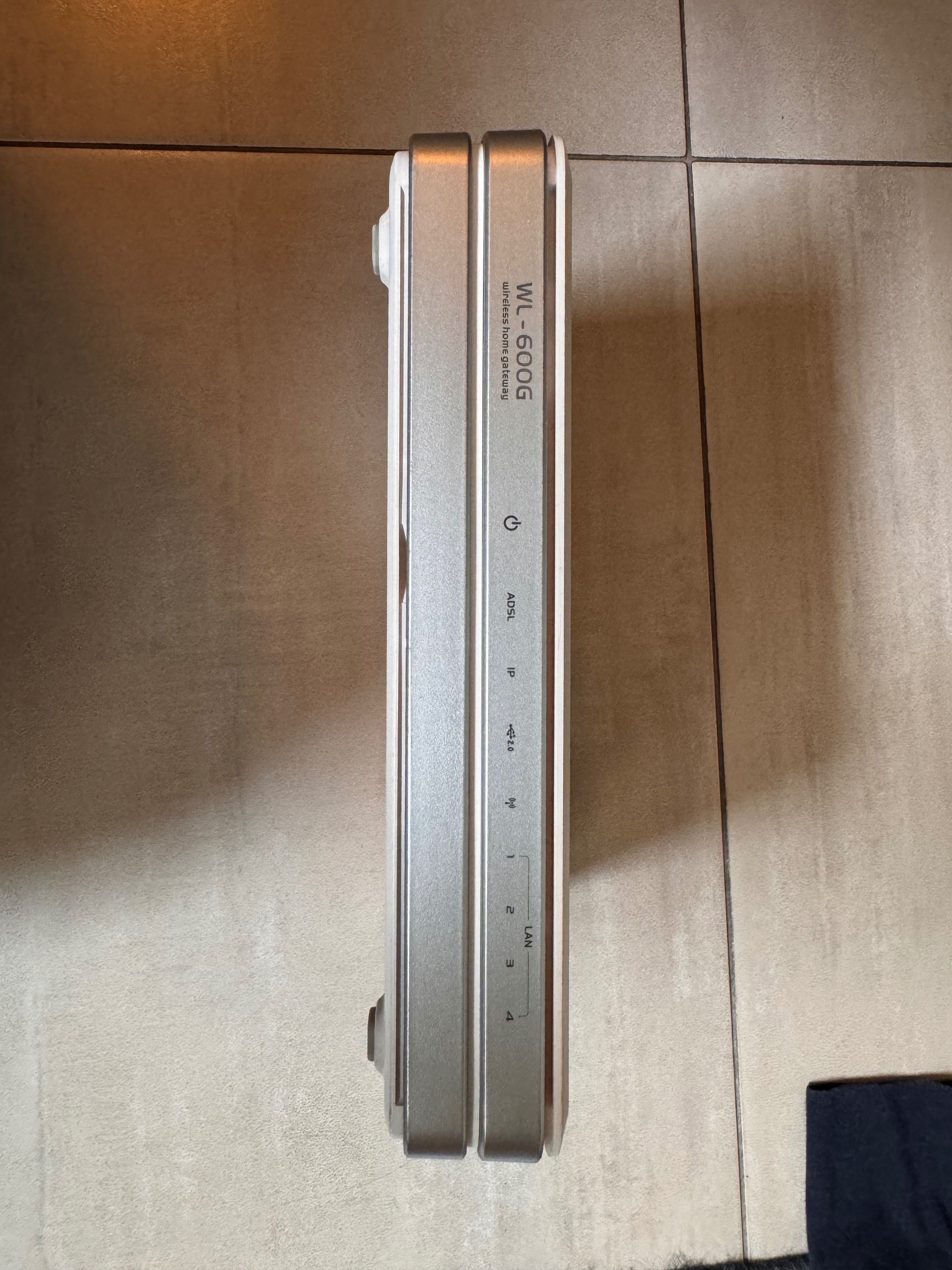 Router Asus WL-600gm + sieć bezprzedowdowa ADSL2/2 + home gateway