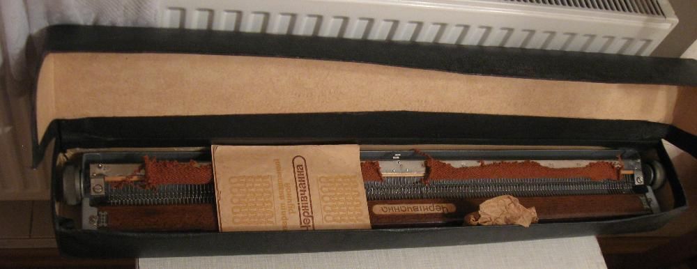 Вязальная ручная машинка Чернивчанка СССР