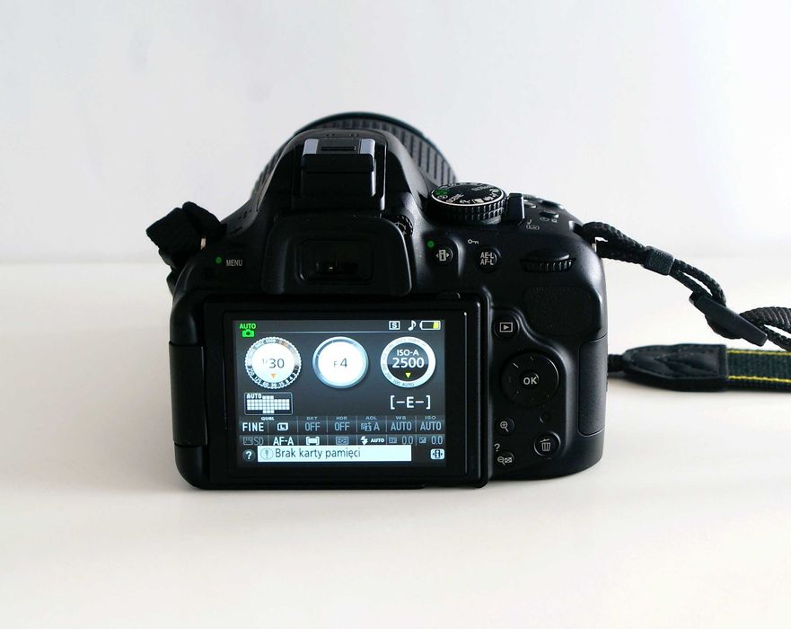 Tylko 8300 zdjęć!! Nikon D5200+18-105mm VR+Torba+Nowa 32 GB + Pudełko