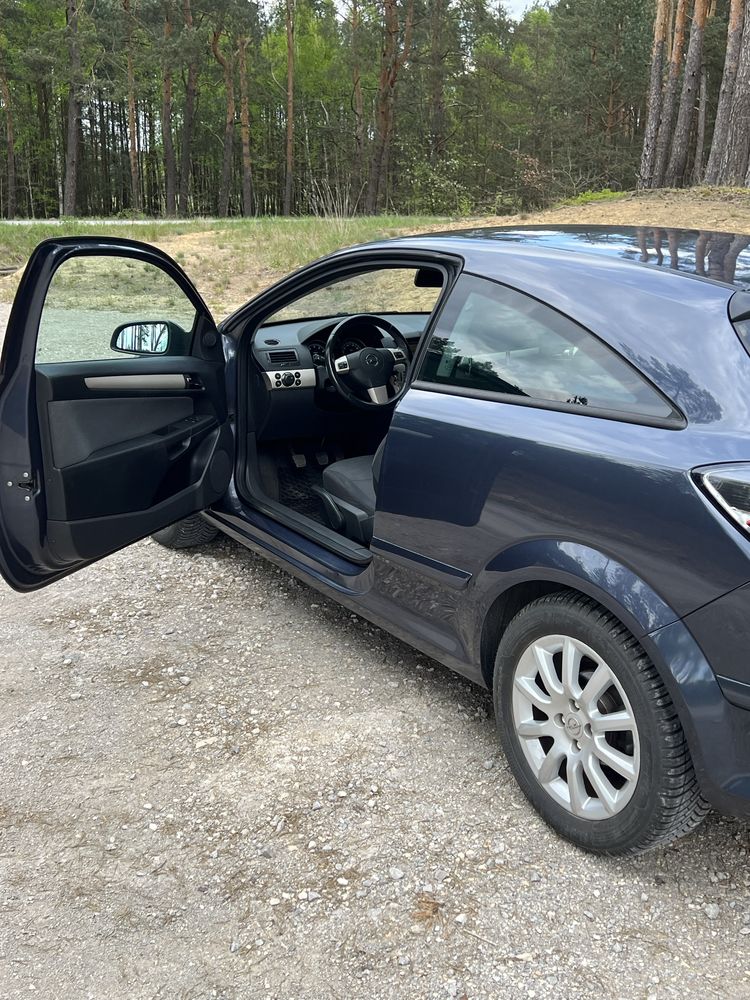 Opel Astra H GTC 2007 rok