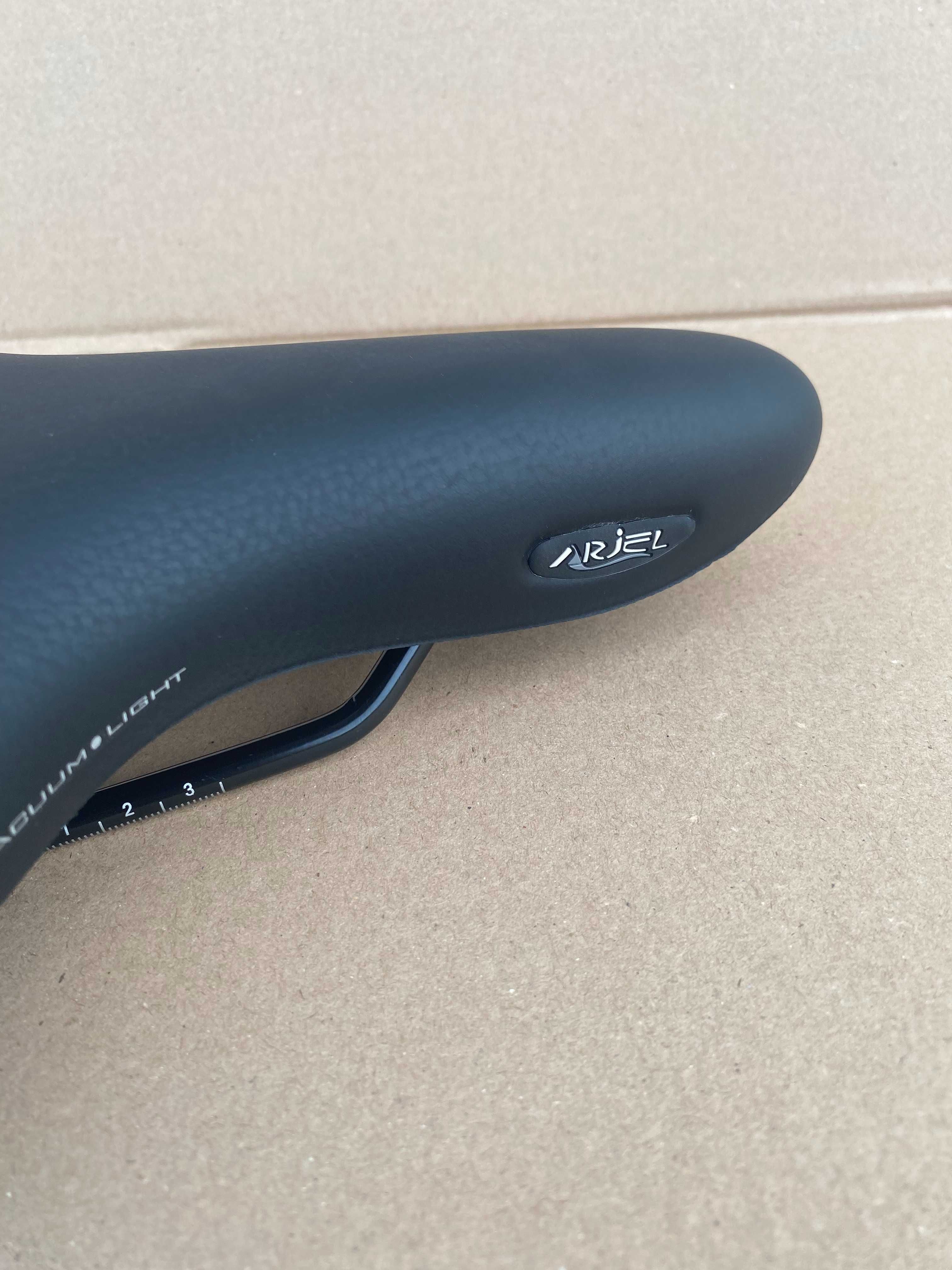 Siodełko rowerowe Selle Royal Ariel z białymi wstawkami, nowe [sd-9]