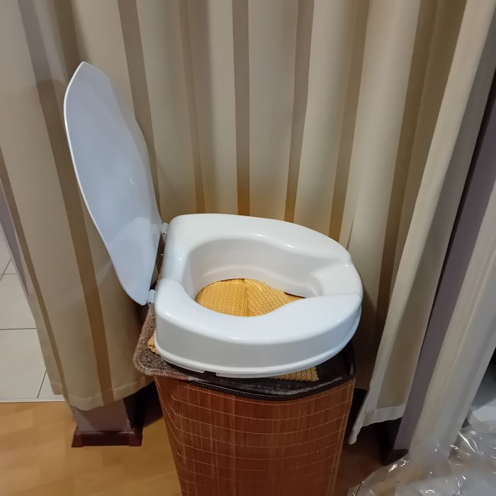 Nakładka podwyższająca na sedes