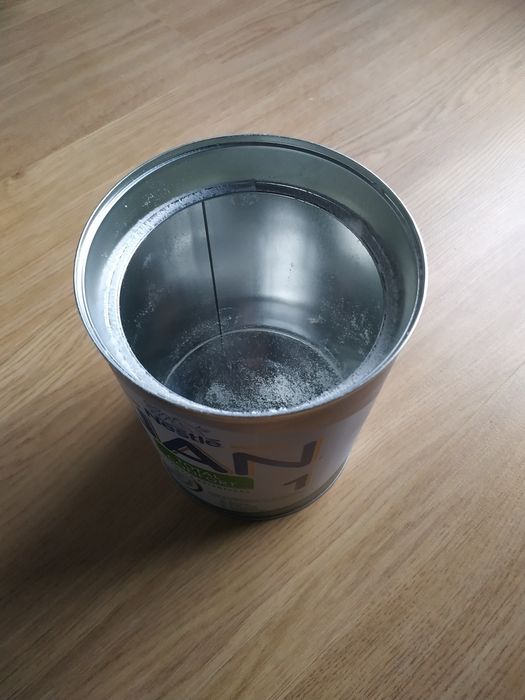 Latas de leite em pó