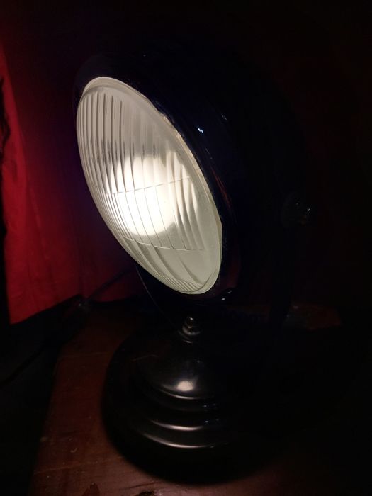 Candeeiro com farol de mota Vespa 
Artigo bem acondicionado.
Recomendo