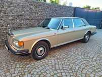 Rolls-Royce Silver Spur ponadczasowy luksus i styl import Szwajcaria złoty KlasykaGatunku.pl