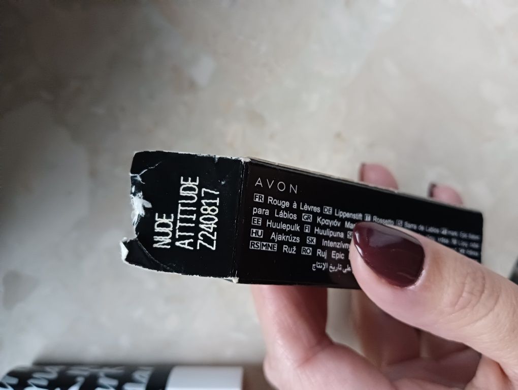 Trwała szminka "moc koloru" Avon