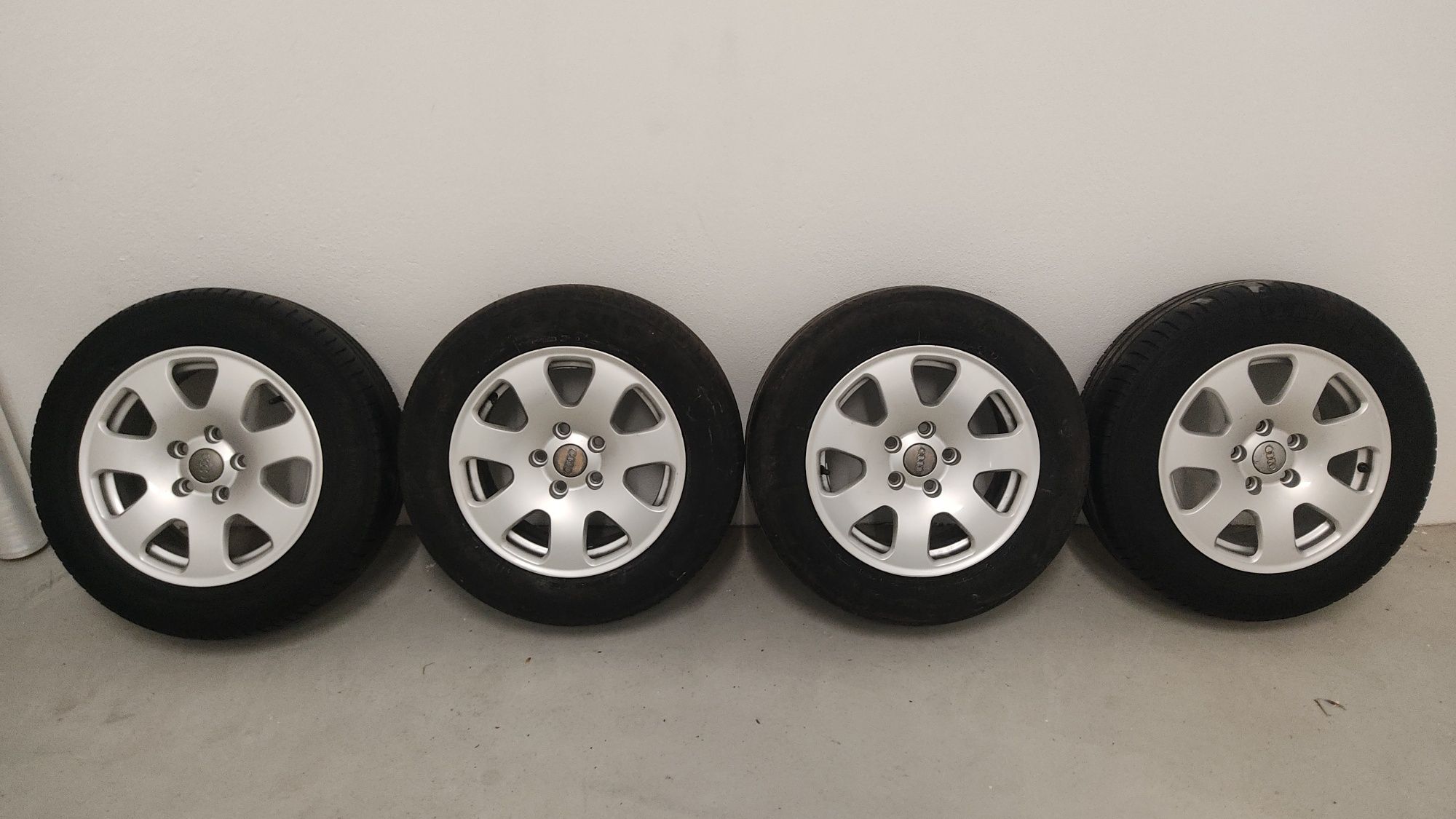 Jantes originais Audi 15" com pneus
