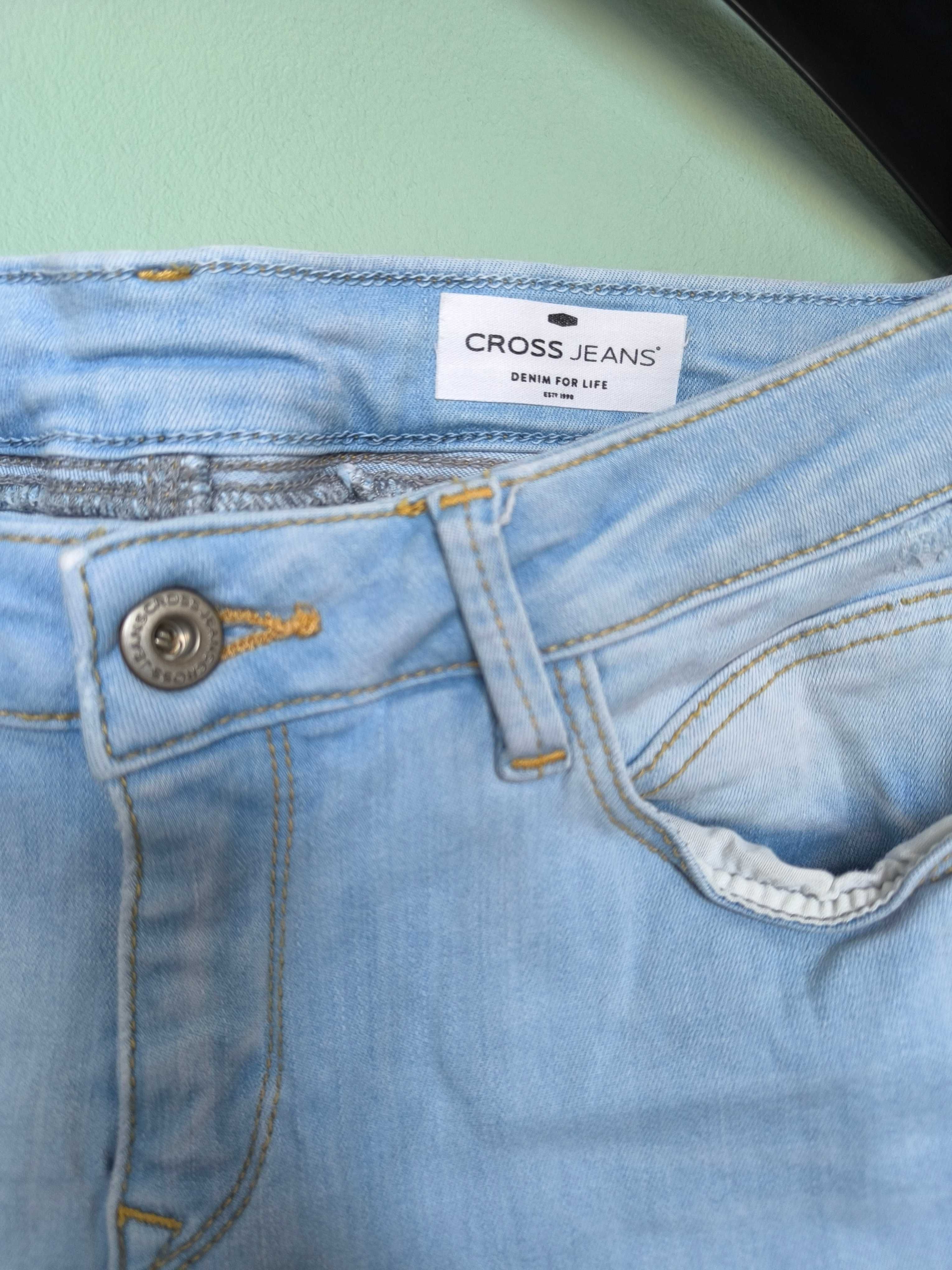 Jeansy Cross Jeans