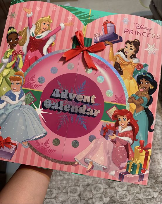 Адвент-календар з принцесами Disney