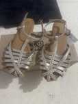 Sandalias de menina