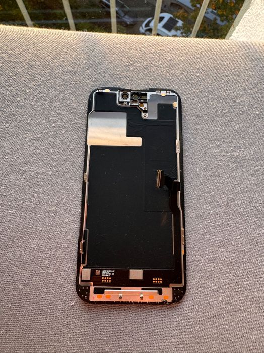 Uszkodzony ekran iphone 14 pro