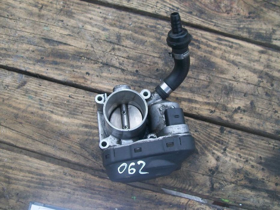 Przepustnica GOLF A3 OCTAVIA 1.4 16V 036133062