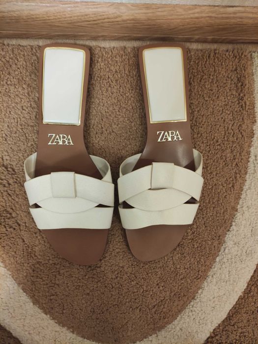 Шльопанці шкіряні Zara