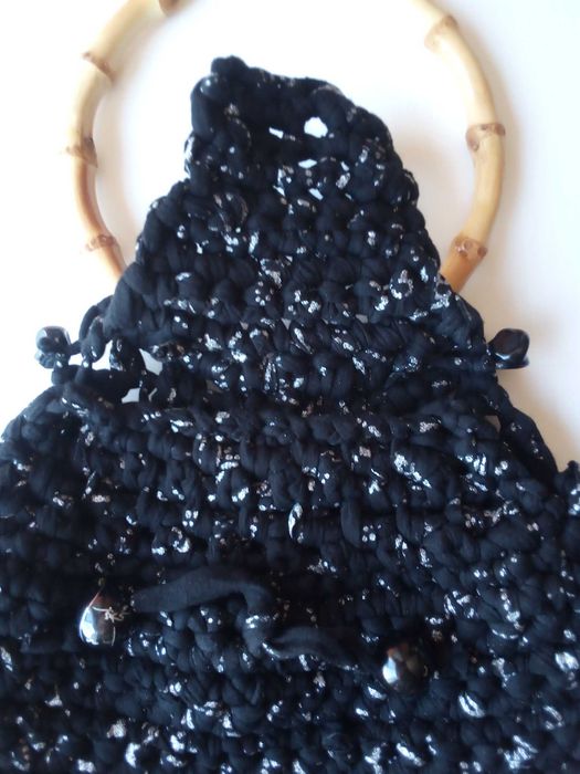 Bolsa de mão artesanal, em trapilho, usada