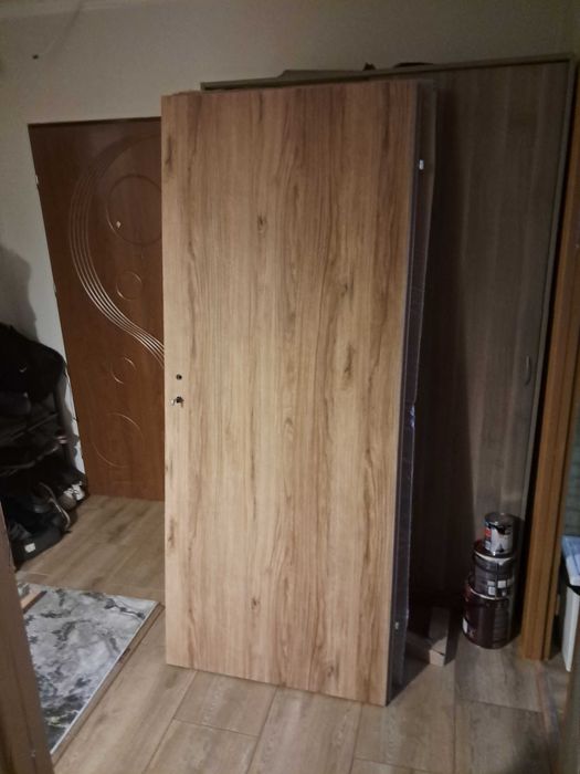 Drzwi nowe 80 cm, prawe.