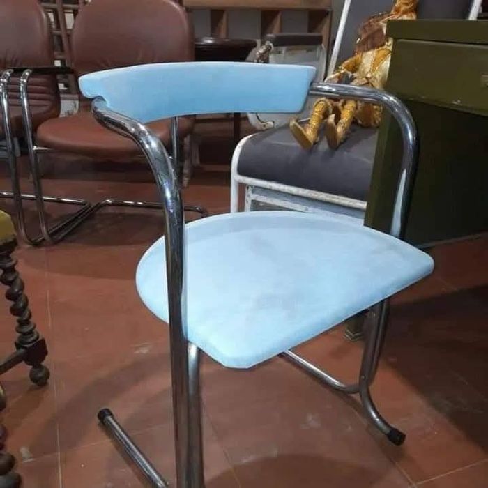 Cadeira de estrutura tubular