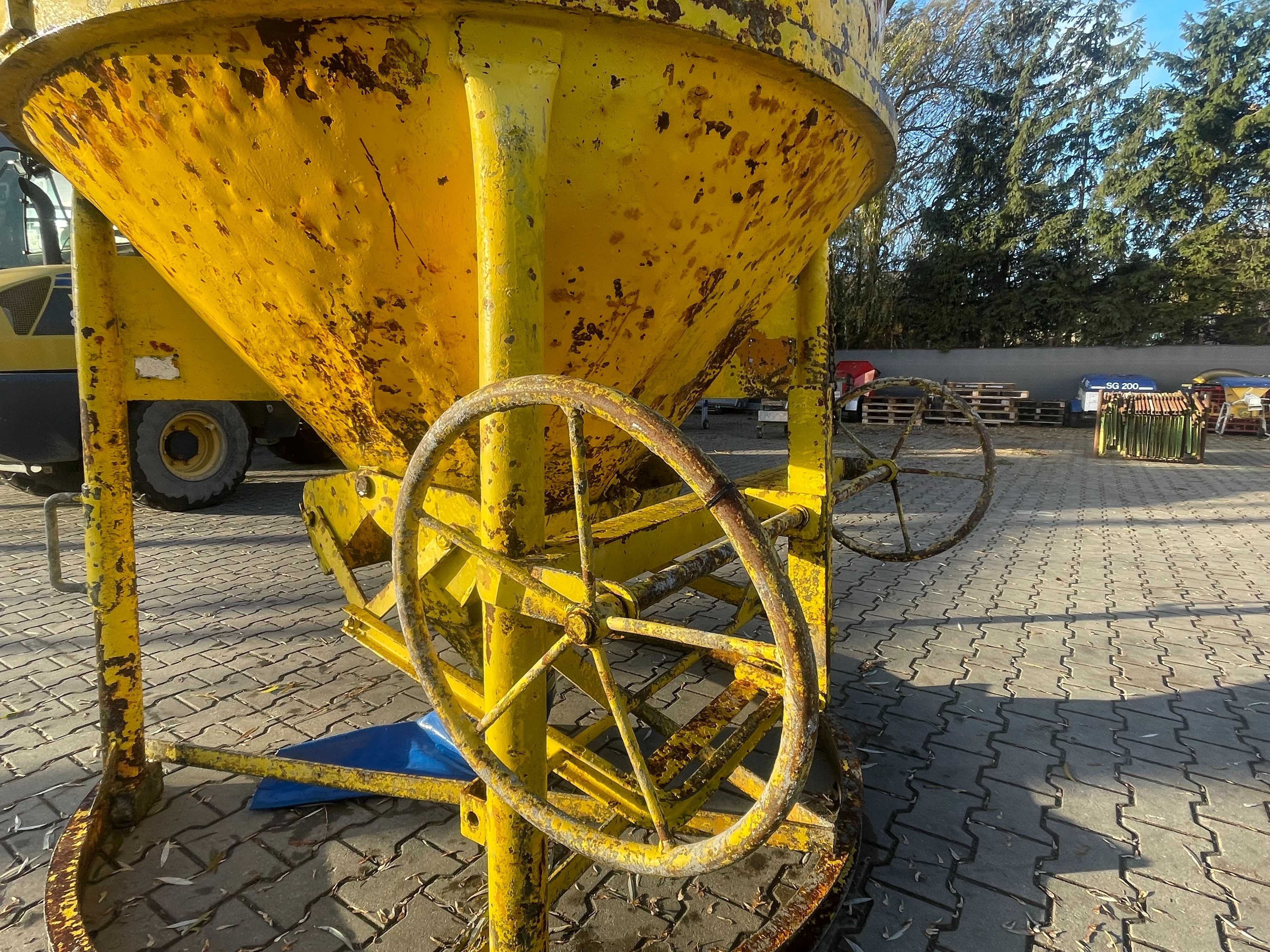 Zbiornik lej do betonu 1200l pod suwnicę/dźwig pojemnik zrzutowy