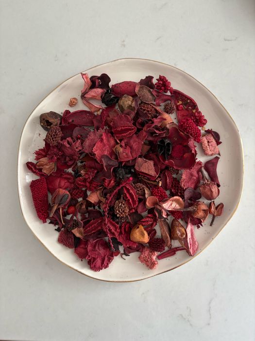 Suszone kwiaty zapachowe – Róża, cynamon, szyszki, potpourri