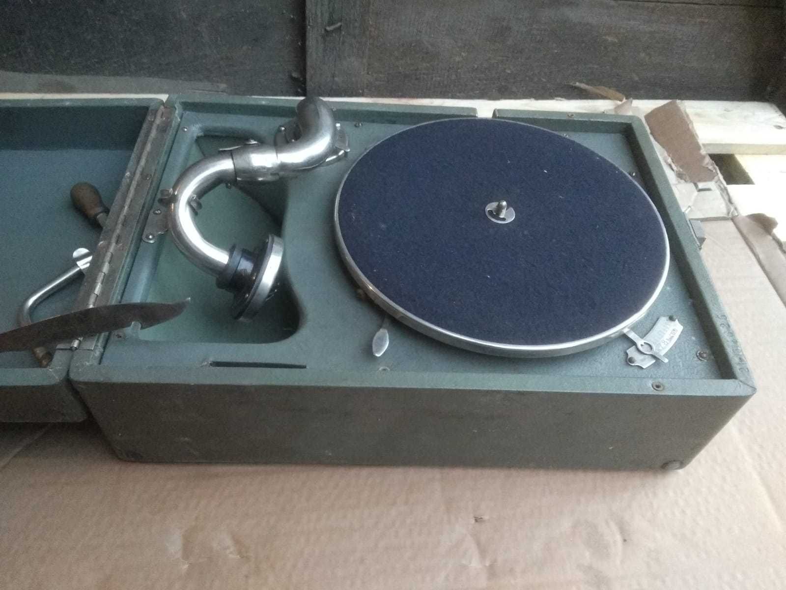 Gramofon patefon radziecki CCCP na korbkę