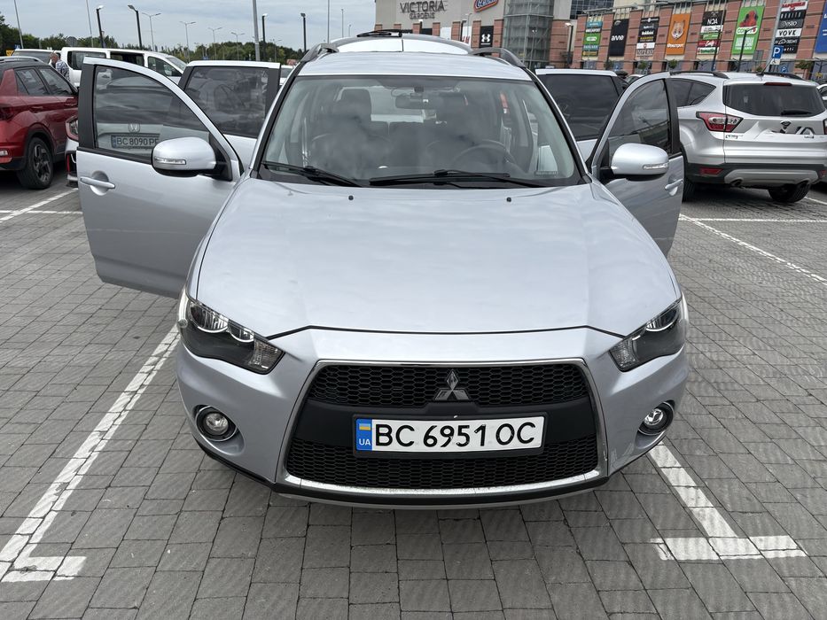 Mitsubishi outlender xl 2011 2.4 бензин, варіатор (автомат)