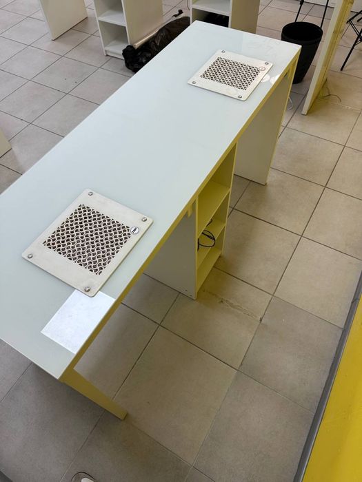 Терміновий продаж столів для манікюру з витяжками TERI