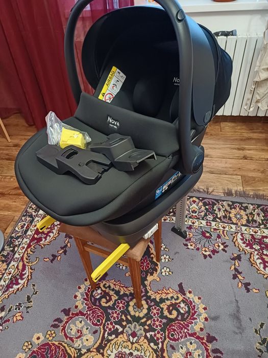 ПРОДАМ АВТОКРІСЛО  Carrello Nova з базою,ISOFIX та адаптором