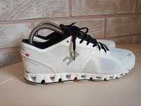 Кросівки ON Cloud x white/black унісекс 40 (25 см)