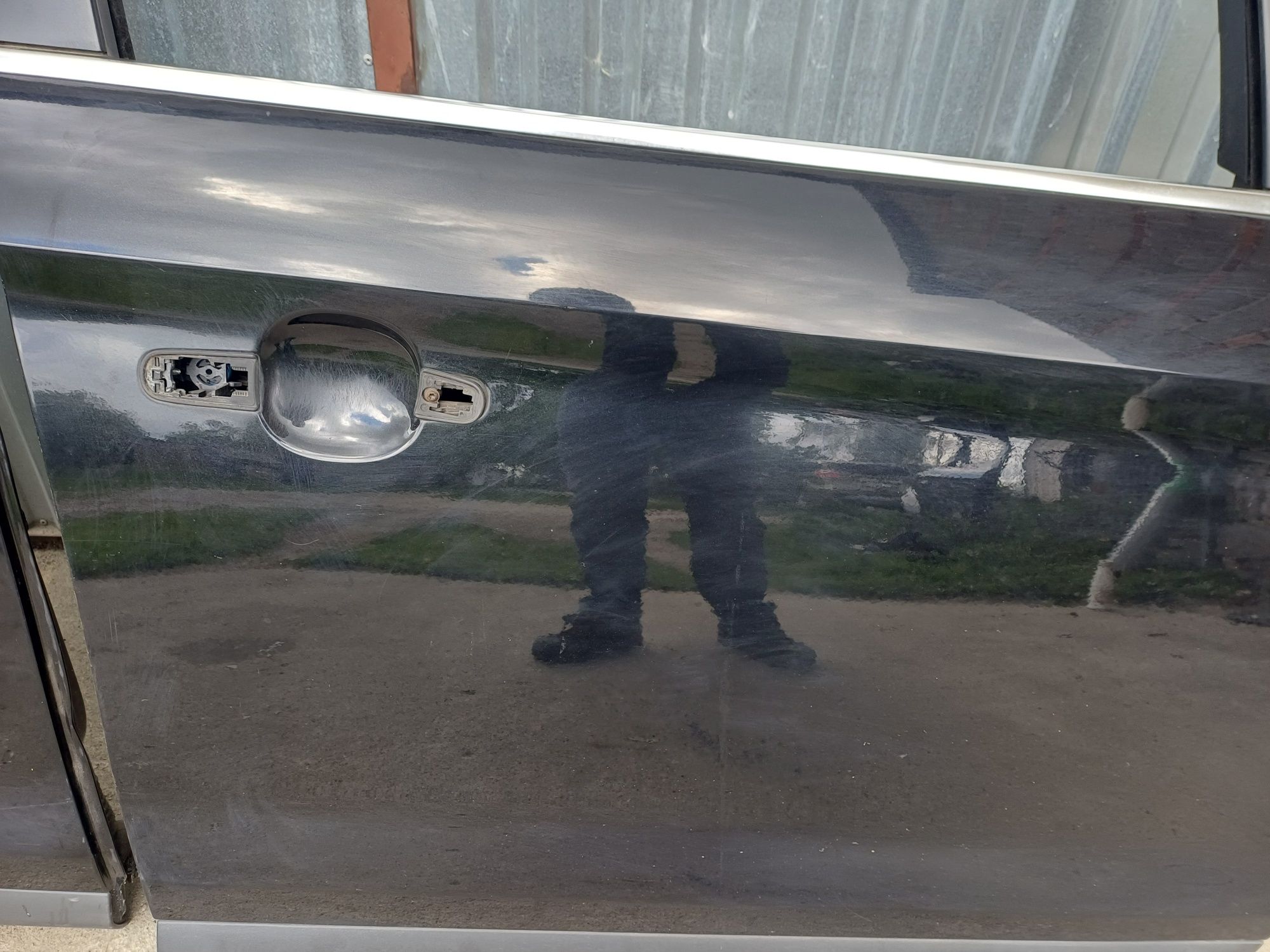 Drzwi prawy przód i tył Ford Kuga Mk 1 kolor F8-czarny