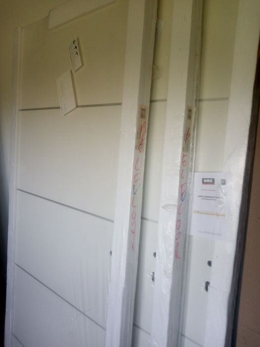 Drzwi wewnętrzne białe 80 cm wraz z ościeżnicą