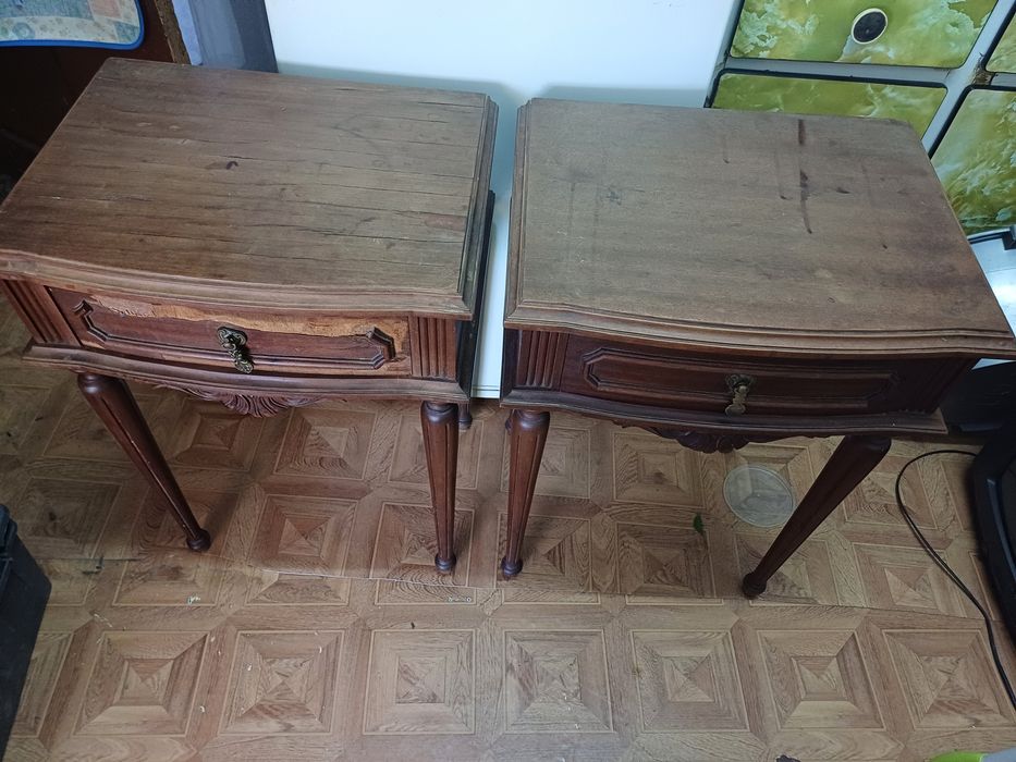 Conjunto de duas mesinhas de cabeceira
