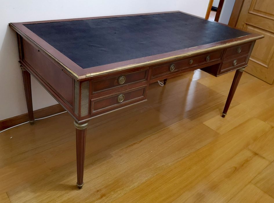 Secretária estilo Luís XVI