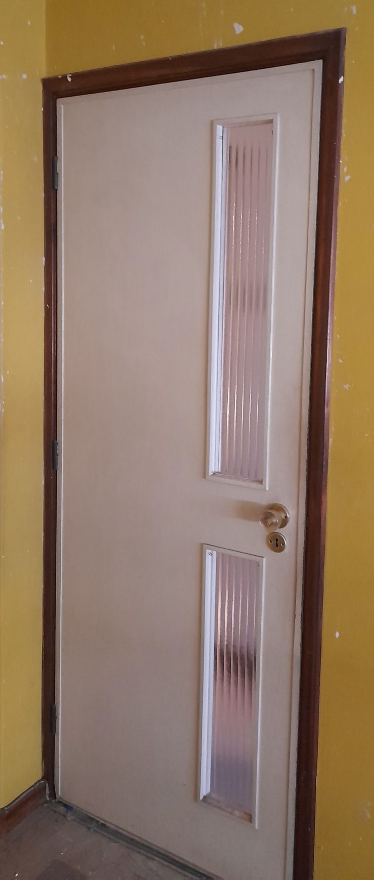 Vendo porta interior de madeira lacada e vidro