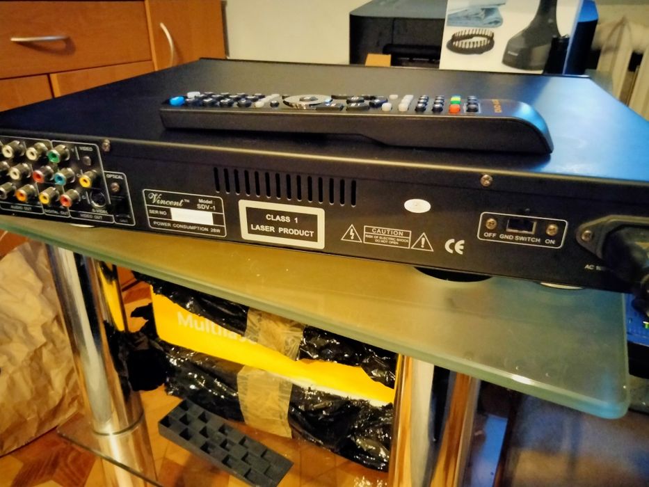 Świetny odtwarzacz DVD Vincent SDV-1 , HDCD , DVD, CD player+ pilot .