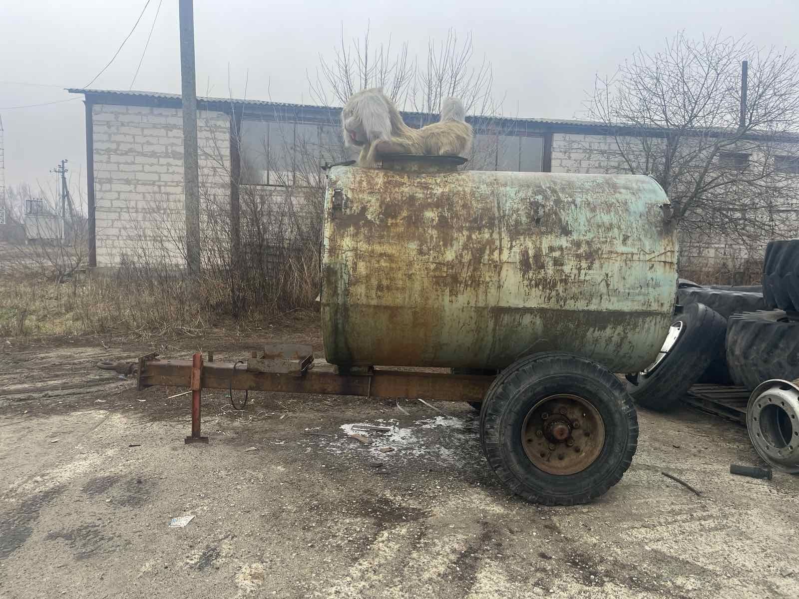 Бочка - 3 м.куб. , на колісній базі