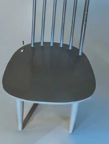 Cena za 2 krzesła szwedzkiej marki ROWITO LOTTA z drzewa kauczukowca