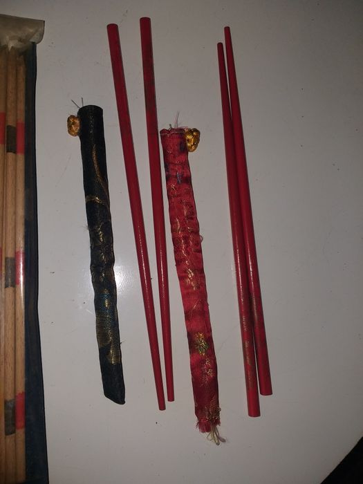 Stare bierki okres PRL i japońskie pałeczki do sushi