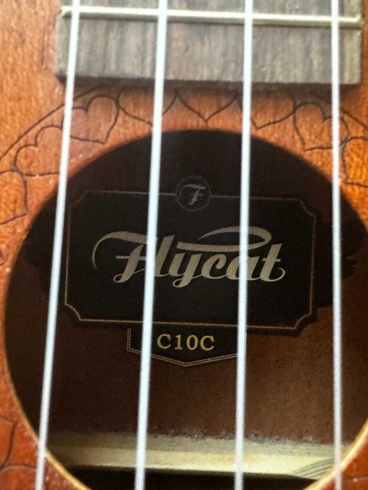 Sprzedam gitarę typu Ukulele