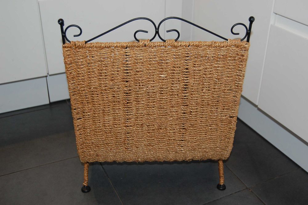 Gazetnik, stojak na gazety z trawy morskiej