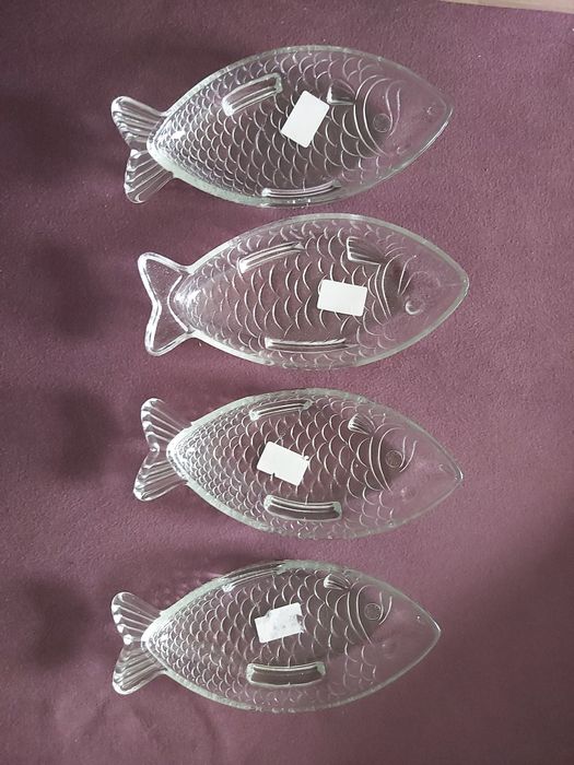 Miska, naczynie w kształcie ryby z przezroczystego szkła
